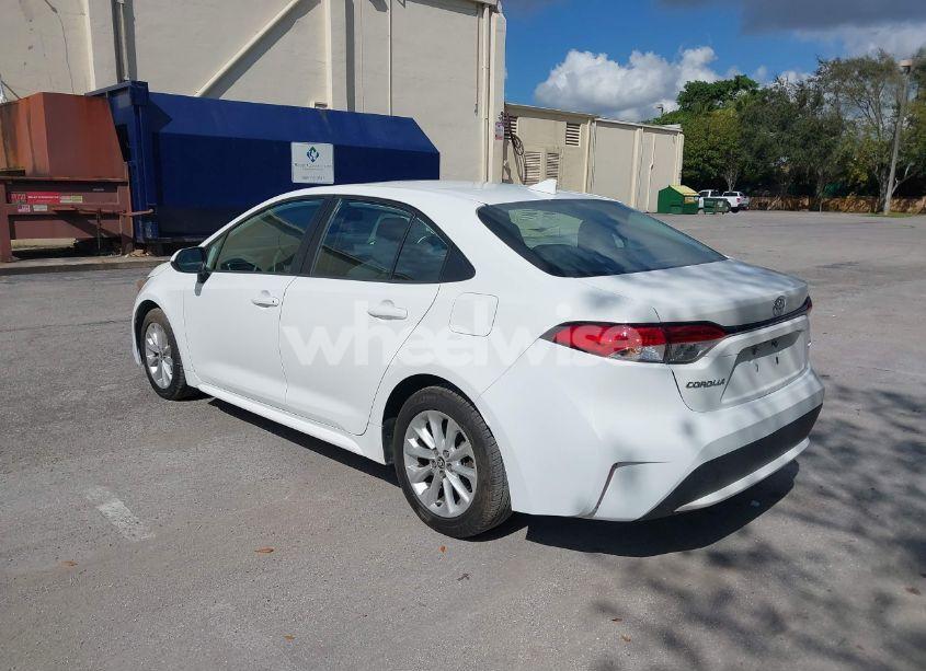 Photo 3 of 2020 Toyota Corolla LE (VIN 5YFHPRAE1LP086636)