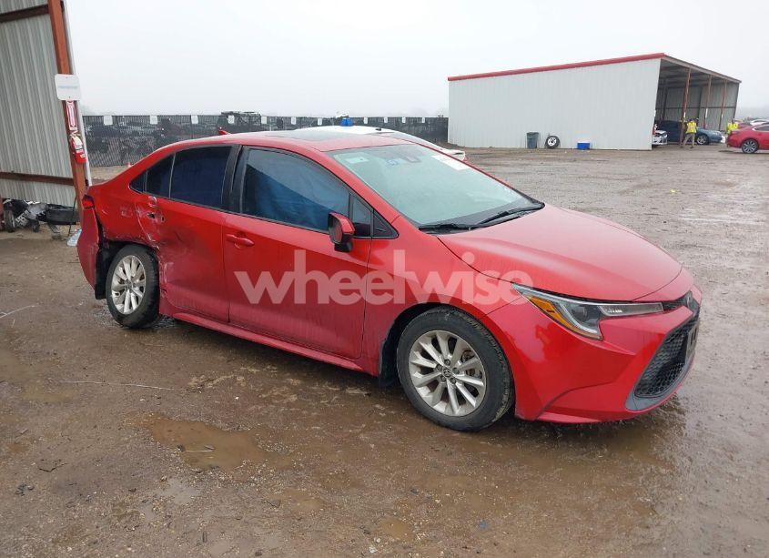 2020 Toyota Corolla LE (VIN 5YFHPRAE3LP025580) main photo
