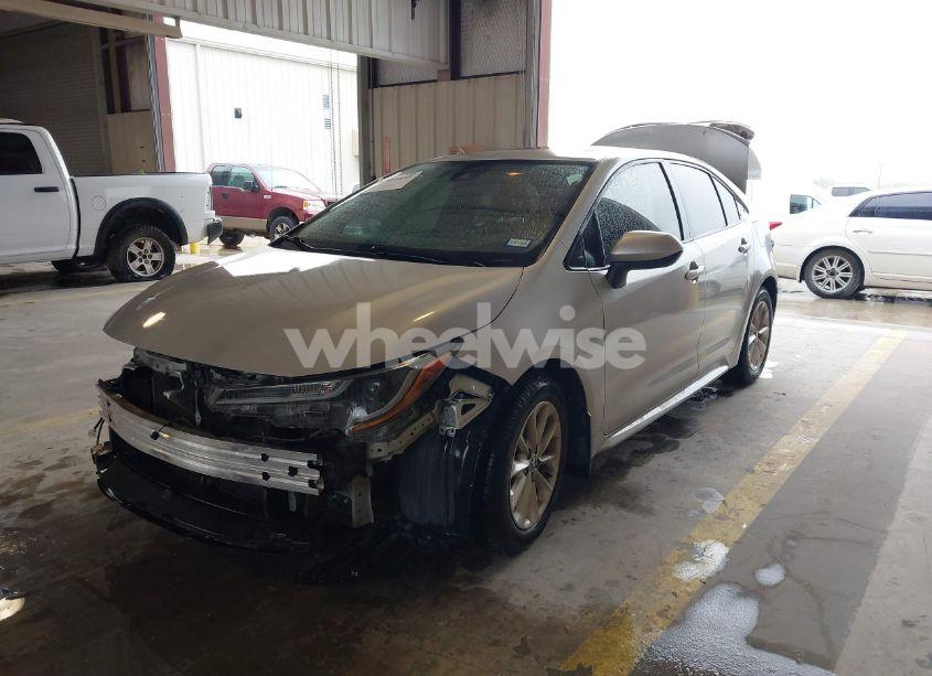 Photo 2 of 2020 Toyota Corolla LE (VIN 5YFHPRAE5LP012670)