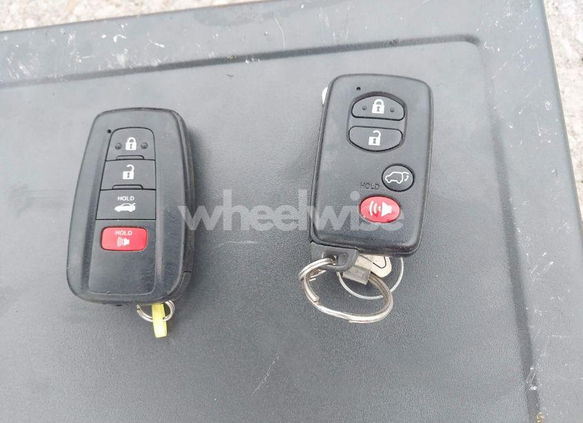 Photo 11 of 2020 Toyota Corolla LE (VIN 5YFHPRAE6LP065426)