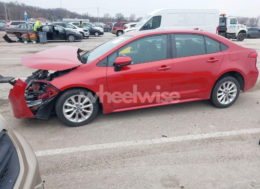 Photo 2 of 2020 Toyota Corolla LE (VIN 5YFHPRAE6LP065426)