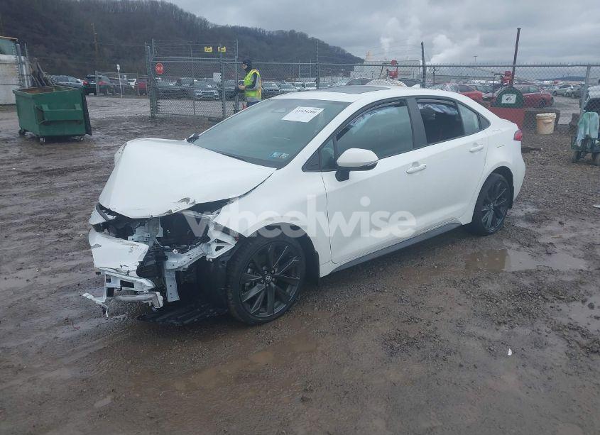 Photo 2 of 2024 Toyota Corolla SE (VIN 5YFP4MCE9RP210472)