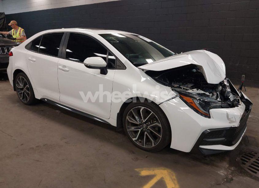 2020 Toyota Corolla SE (VIN 5YFP4RCE3LP013060) main photo