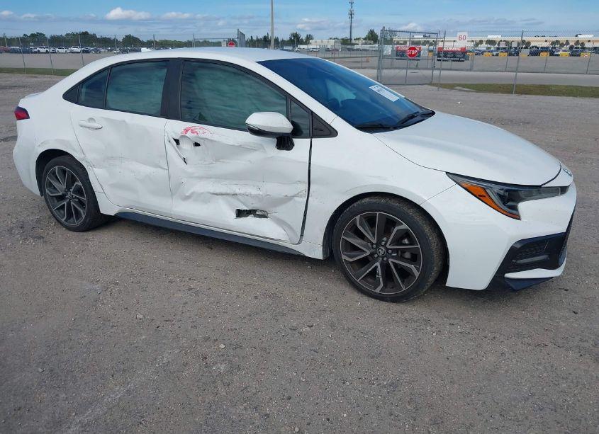 2021 Toyota Corolla SE (VIN 5YFS4MCE0MP062201) main photo