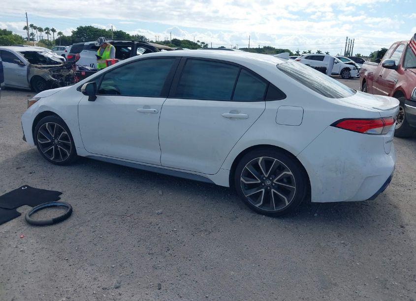 Photo 3 of 2021 Toyota Corolla SE (VIN 5YFS4MCE0MP062201)