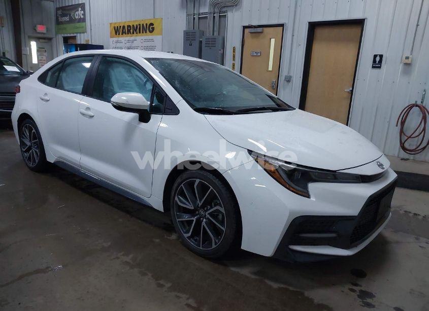 2022 Toyota Corolla SE (VIN 5YFS4MCE0NP128392) main photo