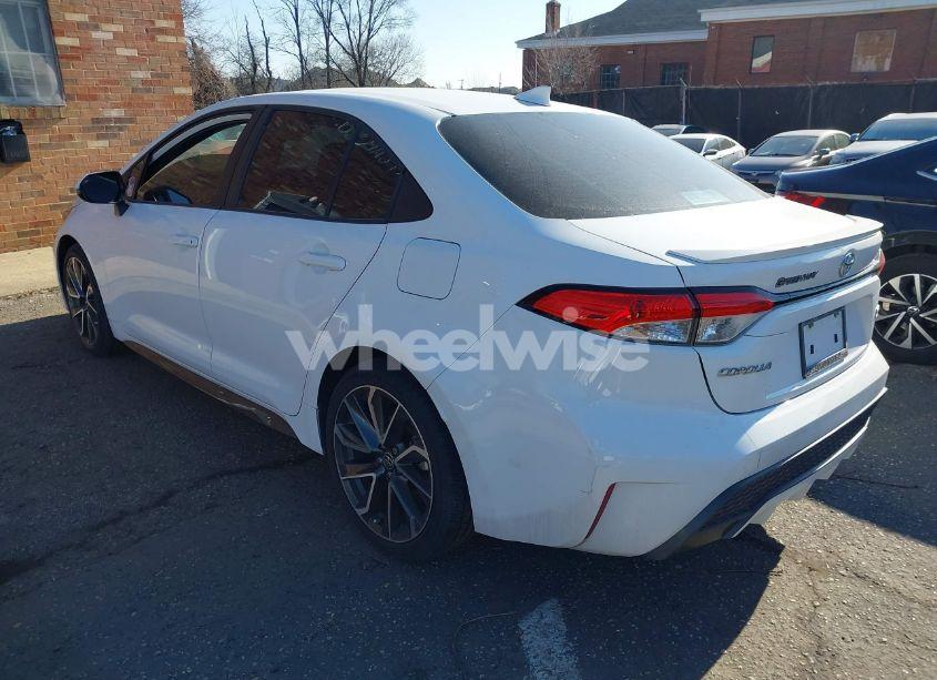 Photo 3 of 2022 Toyota Corolla SE (VIN 5YFS4MCE2NP131875)