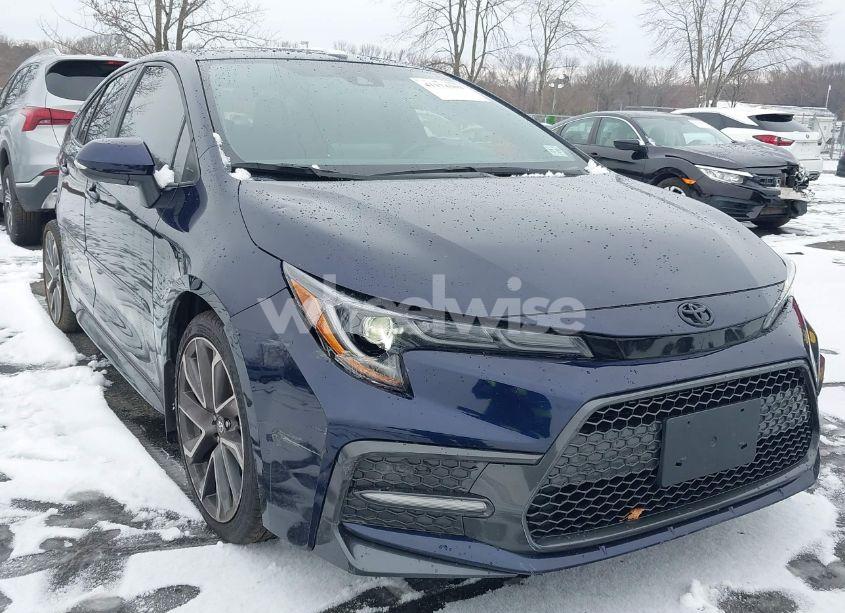 2022 Toyota Corolla SE (VIN 5YFS4MCE3NP115085) main photo