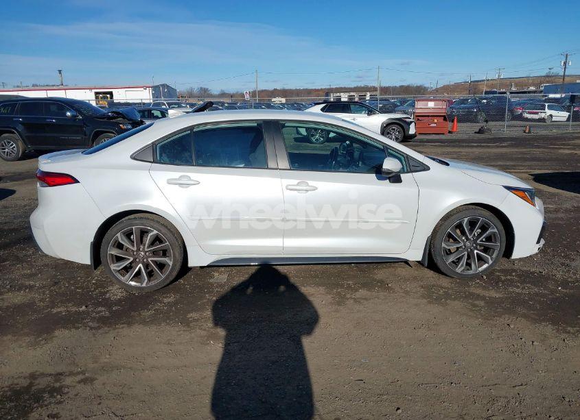 Photo 13 of 2022 Toyota Corolla SE (VIN 5YFS4MCE4NP111580)