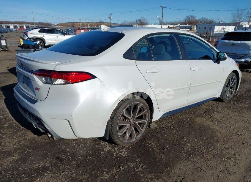 Photo 4 of 2022 Toyota Corolla SE (VIN 5YFS4MCE4NP111580)