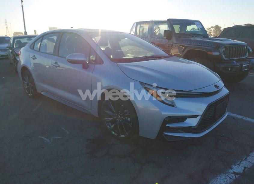 2025 Toyota Corolla SE (VIN 5YFS4MCE4SP225557) main photo