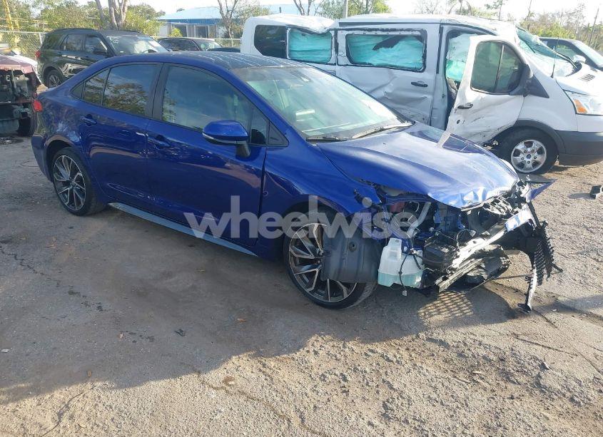 2022 Toyota Corolla SE (VIN 5YFS4MCE6NP118899) main photo