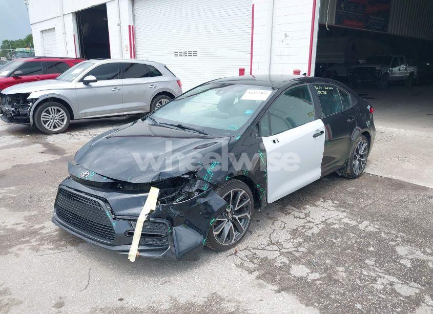 Photo 2 of 2020 Toyota Corolla SE (VIN 5YFS4RCE2LP026313)