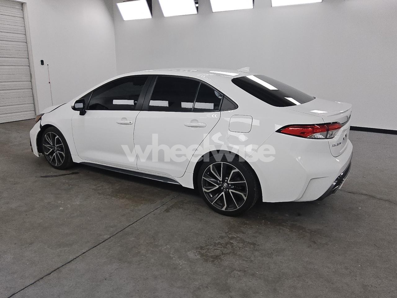 Photo 2 of 2020 TOYOTA COROLLA SE (VIN 5YFS4RCE6LP026542)