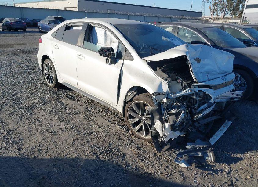 2020 Toyota Corolla SE (VIN 5YFS4RCE8LP042483) main photo