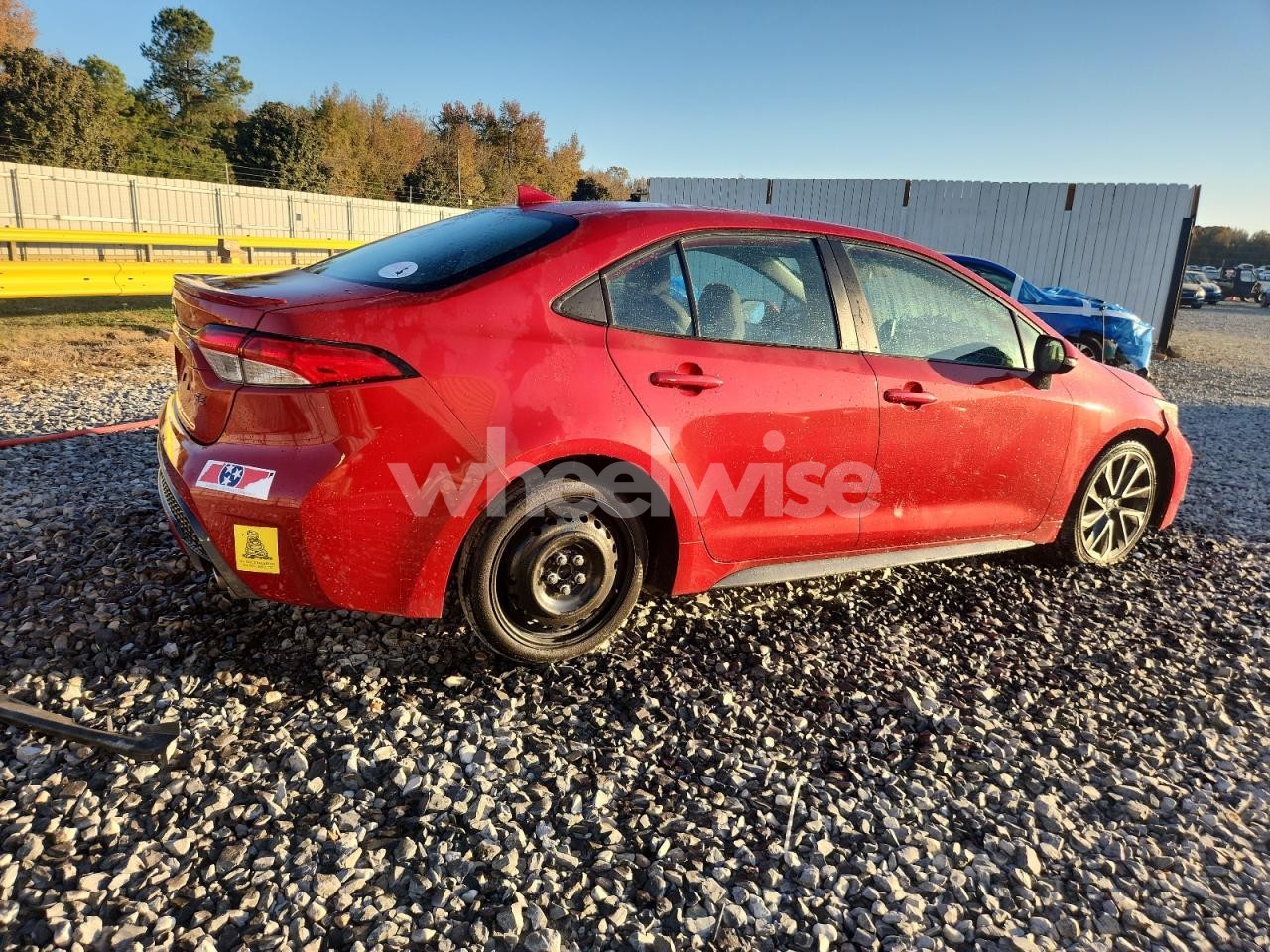 Photo 3 of 2020 TOYOTA COROLLA SE (VIN 5YFS4RCEXLP047863)