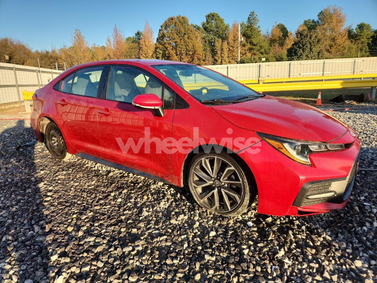 Photo 4 of 2020 TOYOTA COROLLA SE (VIN 5YFS4RCEXLP047863)