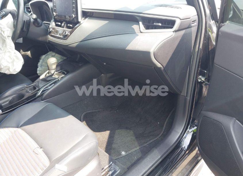 Photo 5 of 2022 Toyota Corolla XSE (VIN 5YFT4MCE3NP127970)