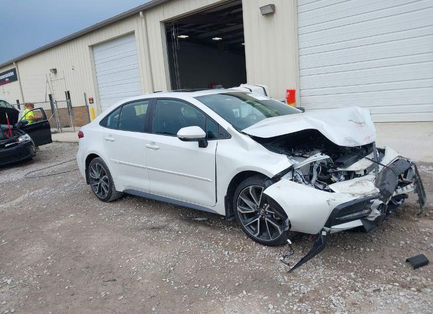 2022 Toyota Corolla XSE (VIN 5YFT4MCEXNP131059) main photo