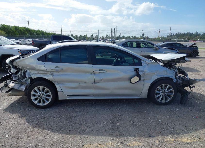 Photo 13 of 2021 Toyota Corolla LE (VIN 5YFVPMAE0MP271039)