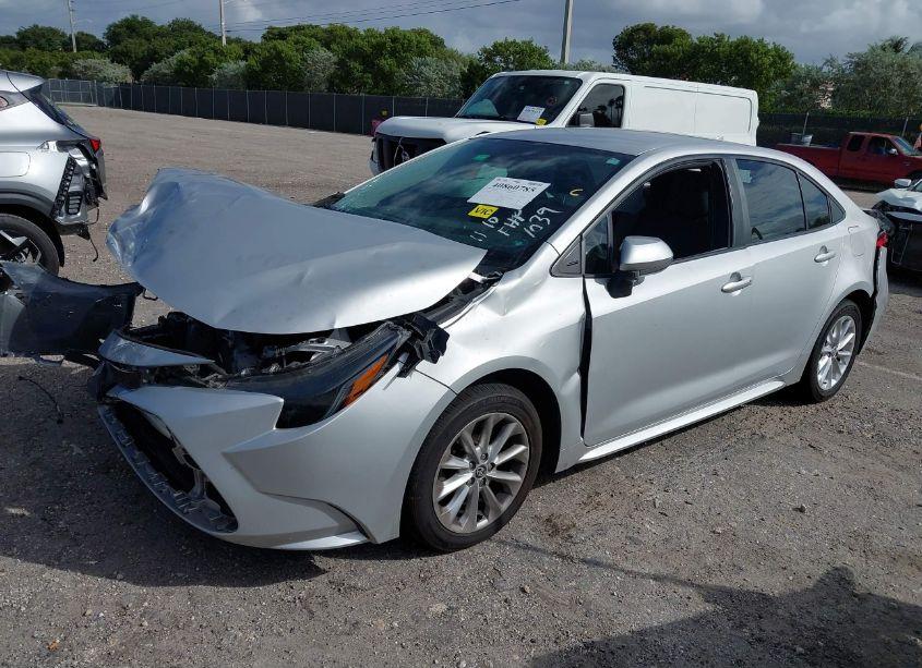 Photo 2 of 2021 Toyota Corolla LE (VIN 5YFVPMAE0MP271039)