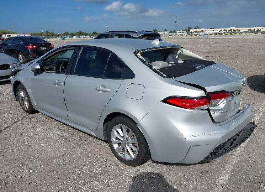 Photo 3 of 2021 Toyota Corolla LE (VIN 5YFVPMAE0MP271039)