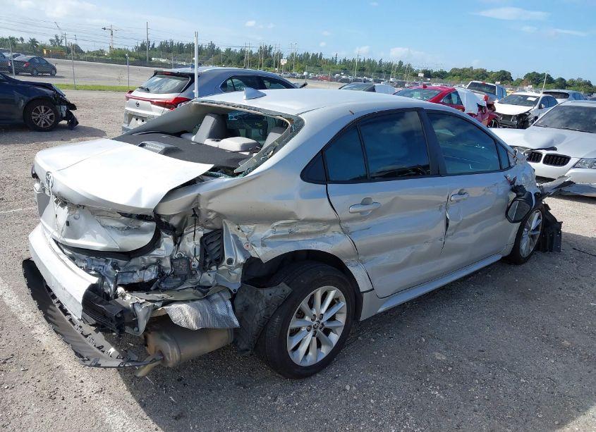 Photo 4 of 2021 Toyota Corolla LE (VIN 5YFVPMAE0MP271039)