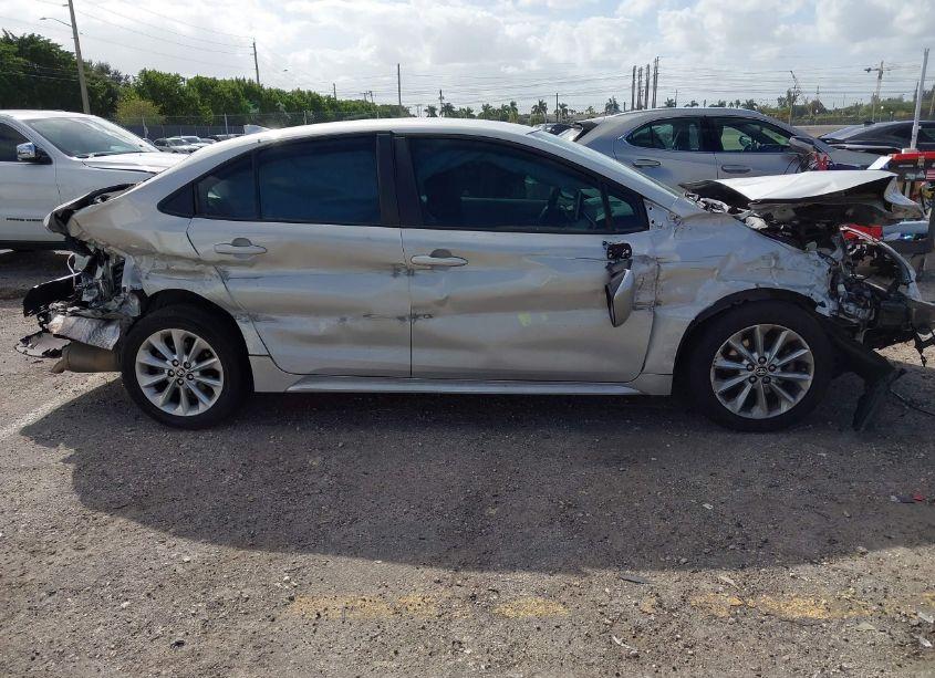 Photo 6 of 2021 Toyota Corolla LE (VIN 5YFVPMAE0MP271039)