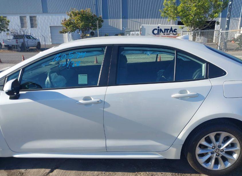 Photo 15 of 2022 Toyota Corolla LE (VIN 5YFVPMAE1NP280429)