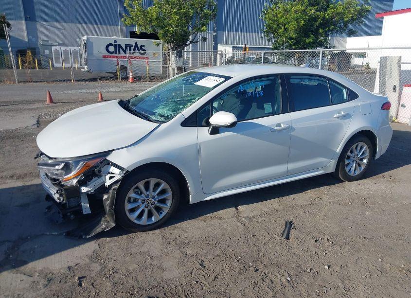 Photo 2 of 2022 Toyota Corolla LE (VIN 5YFVPMAE1NP280429)