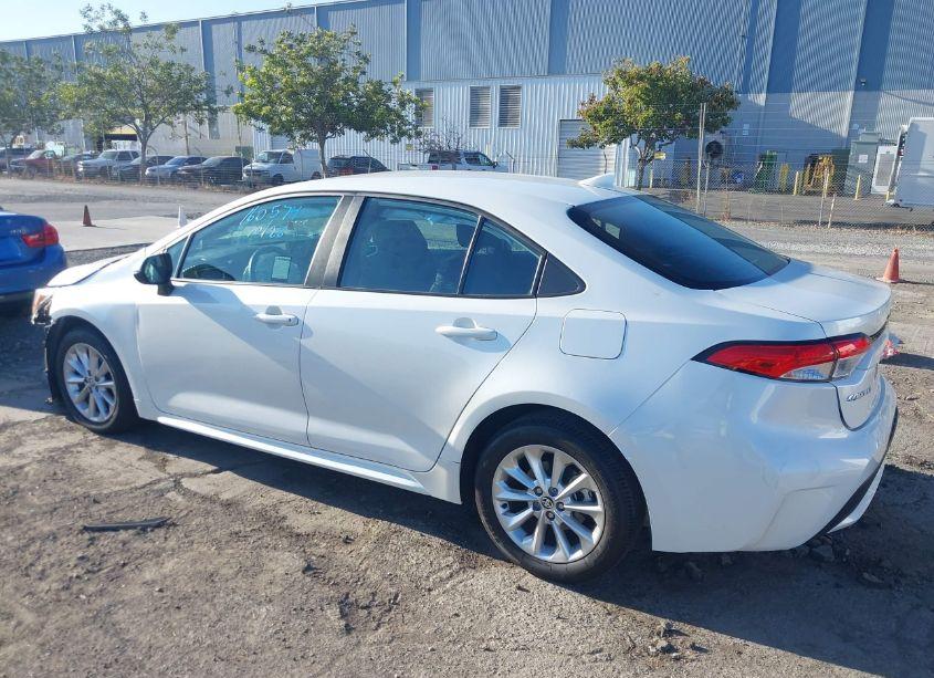 Photo 3 of 2022 Toyota Corolla LE (VIN 5YFVPMAE1NP280429)