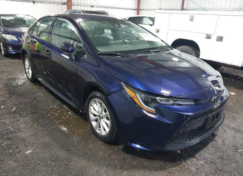 2022 Toyota Corolla LE (VIN 5YFVPMAE1NP339057) main photo