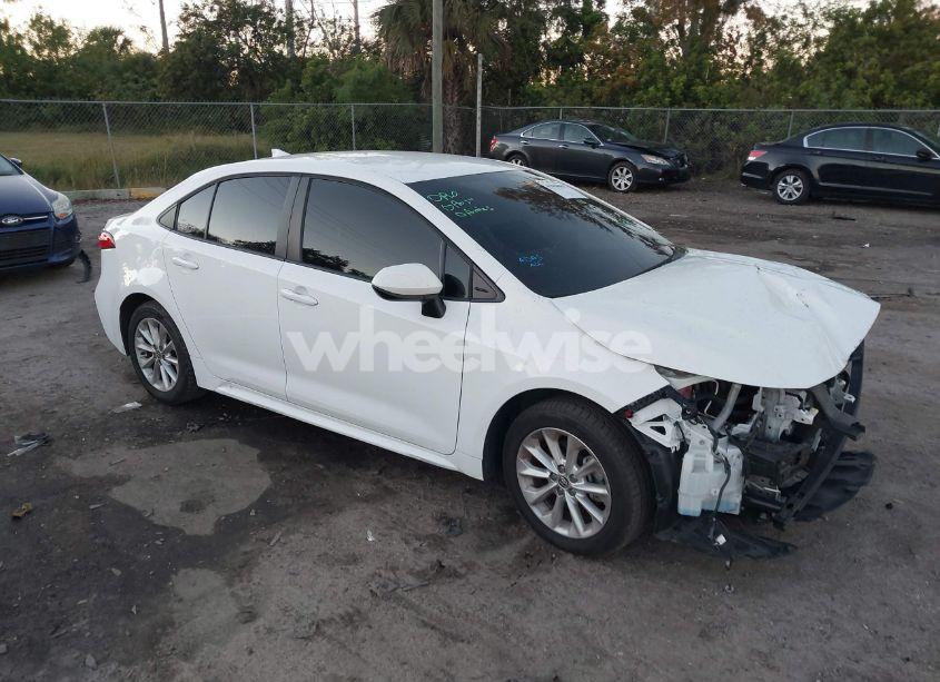 2021 Toyota Corolla LE (VIN 5YFVPMAE3MP228587) main photo