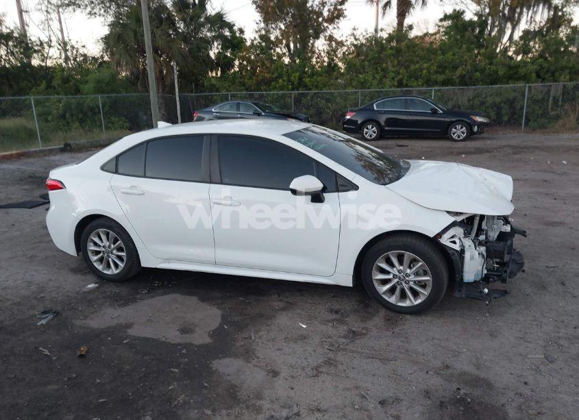 Photo 14 of 2021 Toyota Corolla LE (VIN 5YFVPMAE3MP228587)