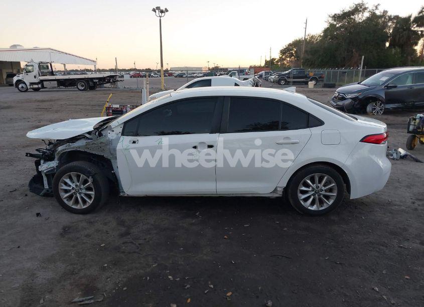 Photo 15 of 2021 Toyota Corolla LE (VIN 5YFVPMAE3MP228587)