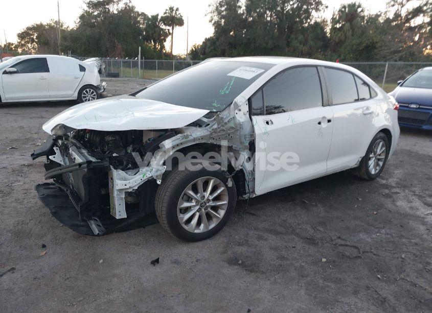 Photo 2 of 2021 Toyota Corolla LE (VIN 5YFVPMAE3MP228587)