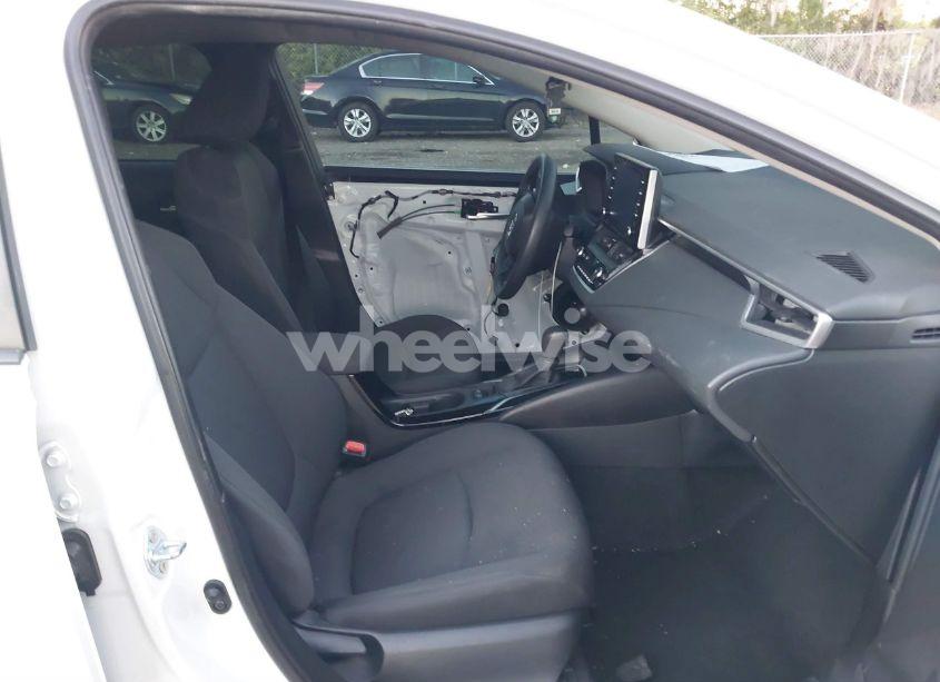 Photo 5 of 2021 Toyota Corolla LE (VIN 5YFVPMAE3MP228587)