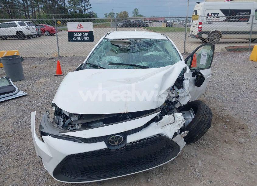 Photo 13 of 2022 Toyota Corolla LE (VIN 5YFVPMAE3NP304133)