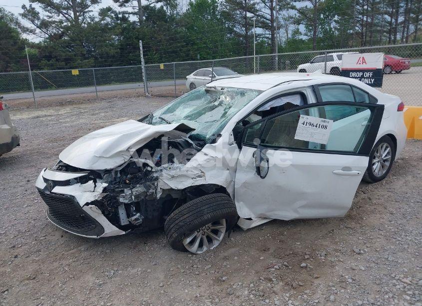 Photo 2 of 2022 Toyota Corolla LE (VIN 5YFVPMAE3NP304133)