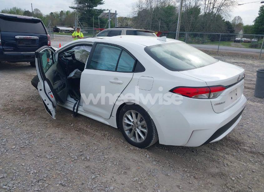 Photo 3 of 2022 Toyota Corolla LE (VIN 5YFVPMAE3NP304133)