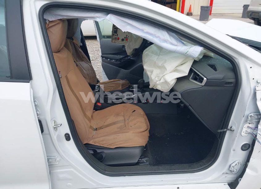 Photo 5 of 2022 Toyota Corolla LE (VIN 5YFVPMAE3NP304133)