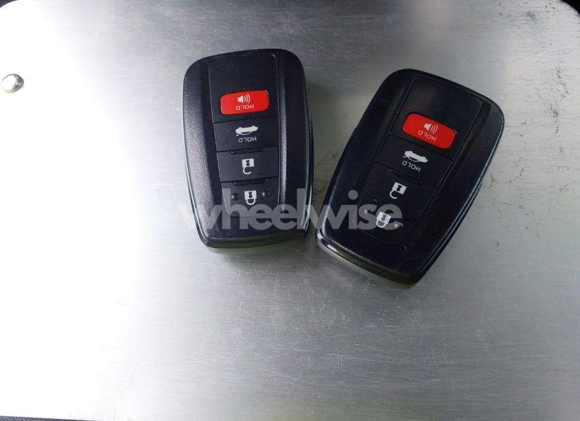 Photo 11 of 2022 Toyota Corolla LE (VIN 5YFVPMAE3NP355275)