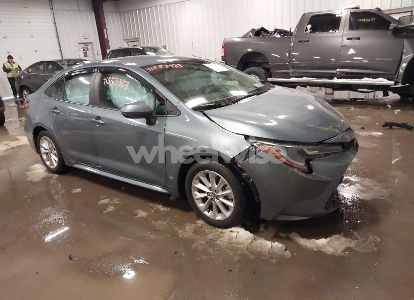 2022 Toyota Corolla LE (VIN 5YFVPMAE3NP376000) main photo