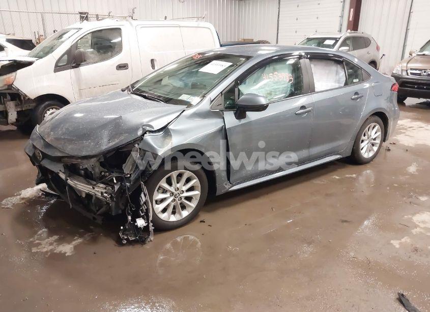Photo 2 of 2022 Toyota Corolla LE (VIN 5YFVPMAE3NP376000)