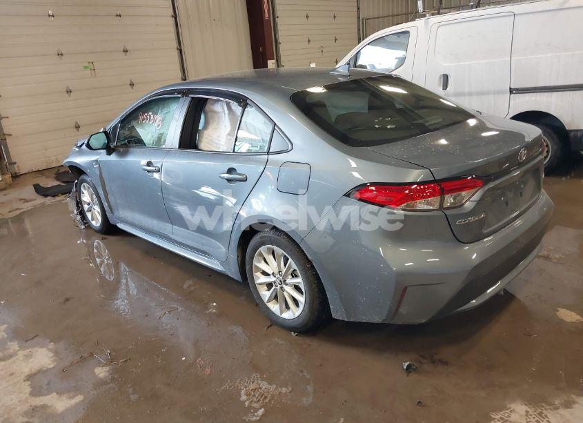 Photo 3 of 2022 Toyota Corolla LE (VIN 5YFVPMAE3NP376000)