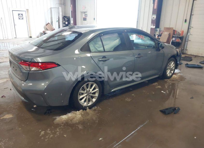 Photo 4 of 2022 Toyota Corolla LE (VIN 5YFVPMAE3NP376000)