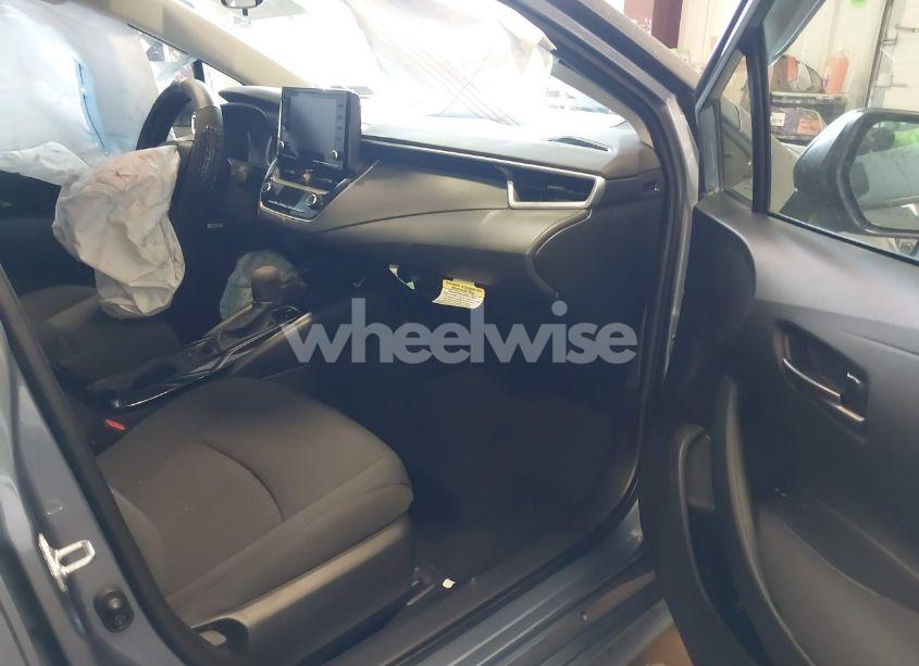 Photo 5 of 2022 Toyota Corolla LE (VIN 5YFVPMAE3NP376000)