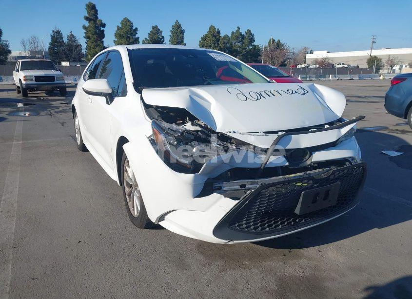 2021 Toyota Corolla LE (VIN 5YFVPMAE4MP208431) main photo