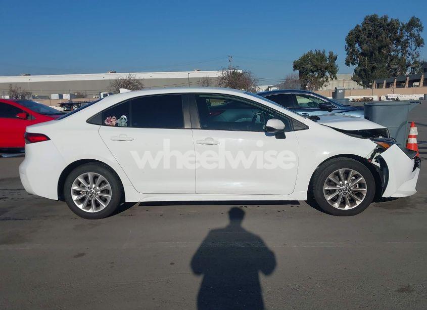 Photo 13 of 2021 Toyota Corolla LE (VIN 5YFVPMAE4MP208431)