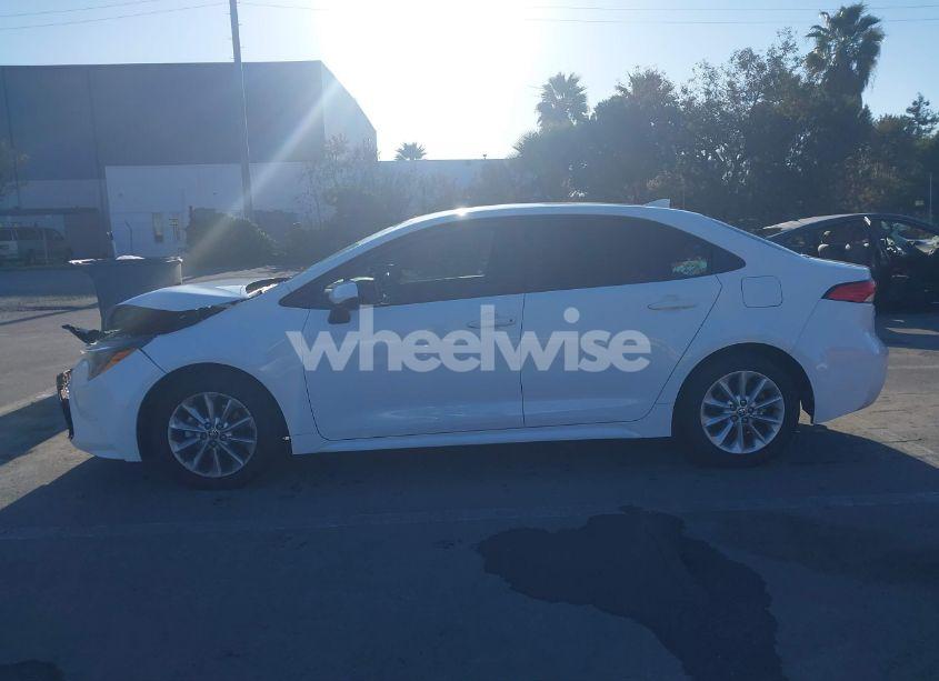 Photo 14 of 2021 Toyota Corolla LE (VIN 5YFVPMAE4MP208431)